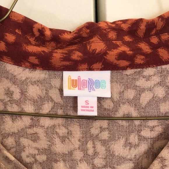 LuLaRoe Amy Top - Picture 2 of 4